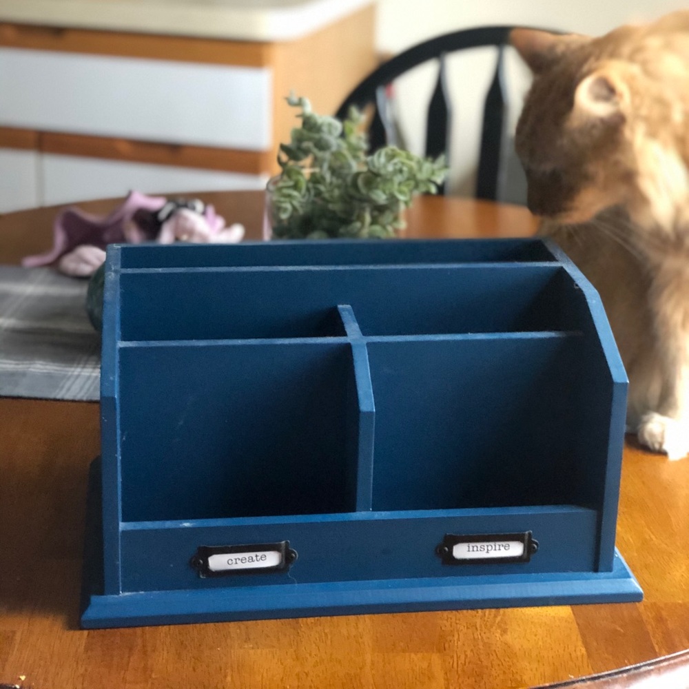 • desk organizer •